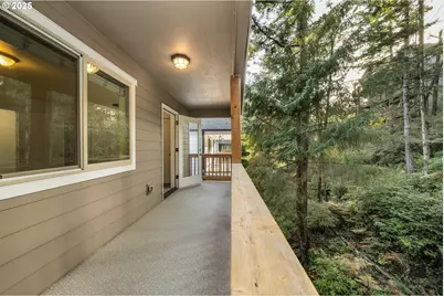 140 Breezee Way, Tillamook, OR 97141 - Photo 32