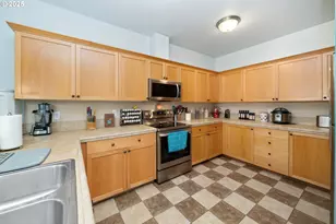 140 Breezee Way, Tillamook, OR 97141 - Photo 34