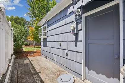 8567 N Burr Ave, Portland, OR 97203 - Photo 26