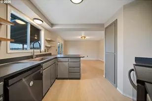 21455 SW Lois St, Beaverton, OR 97003 - Photo 10