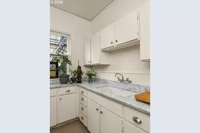 731 SW King Ave #10, Portland, OR 97035 - Photo 16