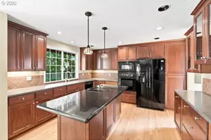 13075 Sierra Ct, Lake Oswego, OR 97035 - Photo 8