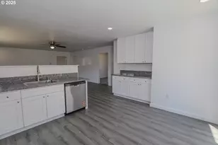 650 NE Polk St, Roseburg, OR 97470 - Photo 6