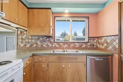 1033 S 34th Pl, Springfield, OR 97478 - Photo 16