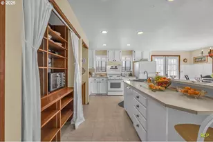 24312 Cardwell Hill Dr, Philomath, OR 97370 - Photo 12