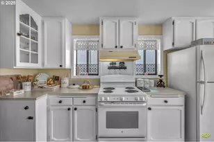 24312 Cardwell Hill Dr, Philomath, OR 97370 - Photo 18