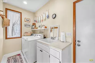 24312 Cardwell Hill Dr, Philomath, OR 97370 - Photo 38