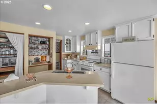 24312 Cardwell Hill Dr, Philomath, OR 97370 - Photo 14