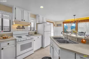 24312 Cardwell Hill Dr, Philomath, OR 97370 - Photo 16