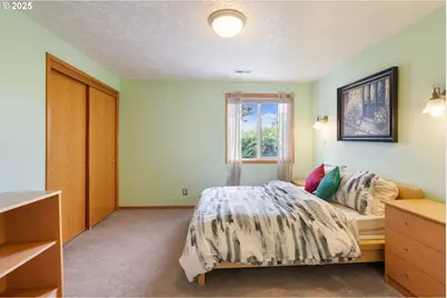 9358 SW Claridge Dr, Portland, OR 97223 - Photo 38