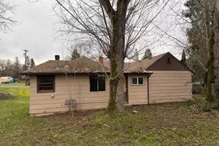 381 SE Gregory Dr, Winston, OR 97496 - Photo 6