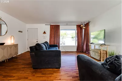 3270 Alder St, Eugene, OR 97405 - Photo 4