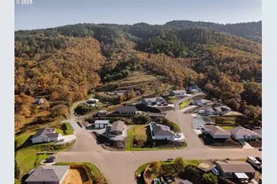 411 Clark St, Myrtle Creek, OR 97457 - Photo 10