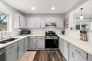 1410 NE Dekum St, Portland, OR 97211 - Photo 8