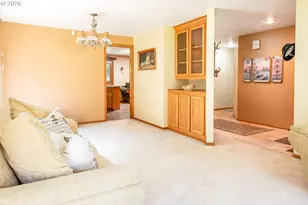 586 S 68th Pl, Springfield, OR 97478 - Photo 6
