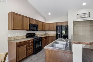 153 Quincy Ave, Roseburg, OR 97471 - Photo 6