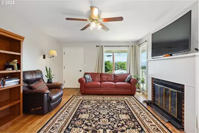 722 E 14th St, The Dalles, OR 97058 - Photo 6