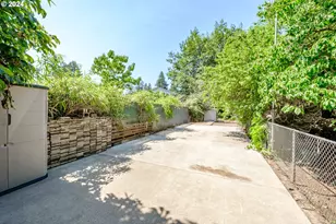 6025 SE 124th Ave, Portland, OR 97236 - Photo 4