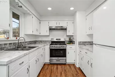 1240 Hood St, Albany, OR 97322 - Photo 10