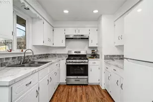 1240 Hood St, Albany, OR 97322 - Photo 10