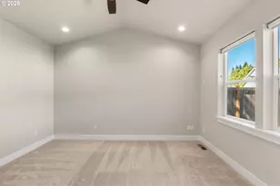 445 Hunsaker Ln, Eugene, OR 97404 - Photo 22