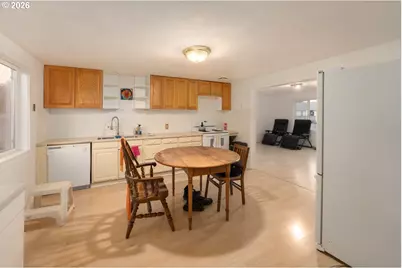 2324 Dubens Ln, Springfield, OR 97477 - Photo 8