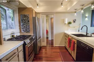 [Address not provided], Roseburg, OR 97470 - Photo 8