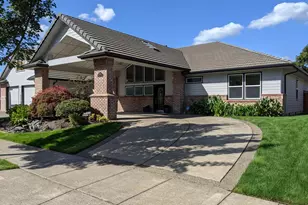 906 McKenzie Crest Dr, Springfield, OR 97477 - Photo 2