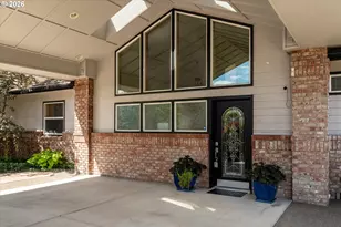 906 McKenzie Crest Dr, Springfield, OR 97477 - Photo 4
