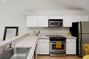 5150 S Landing Dr, Portland, OR 97239 - Photo 10