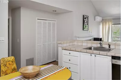 5150 S Landing Dr #308B2, Portland, OR 97239 - Photo 4