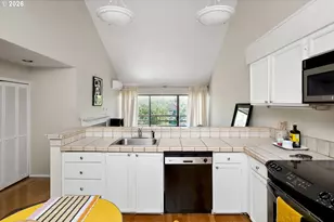 5150 S Landing Dr, Portland, OR 97239 - Photo 8