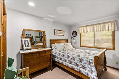 28560 Sutherlin Ln, Eugene, OR 97405 - Photo 18