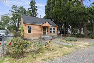 2343 SE 85th Ave SE, Portland, OR 97216 - Photo 2