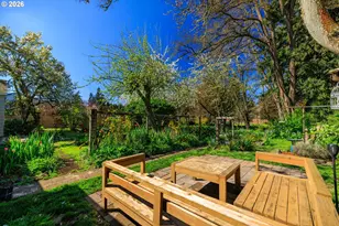 1010 N Park Ave, Eugene, OR 97404 - Photo 30