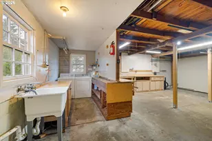 1010 N Park Ave, Eugene, OR 97404 - Photo 18