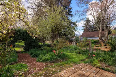 1010 N Park Ave, Eugene, OR 97404 - Photo 26