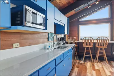 333 Pacific View Dr, Rockaway Beach, OR 97136 - Photo 8