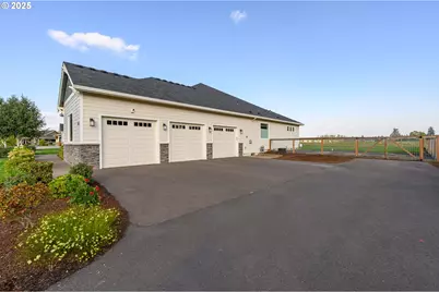 2050 SW Fox Swale Ln, McMinnville, OR 97128 - Photo 6