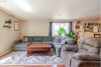647 NE Autumn Ridge Dr, McMinnville, OR 97128 - Photo 8