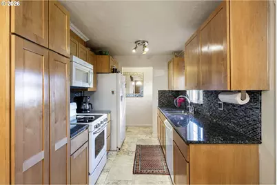 949 S S Ct, Cottage Grove, OR 97424 - Photo 4