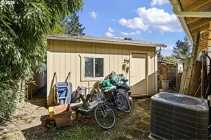 949 S S Ct, Cottage Grove, OR 97424 - Photo 18