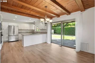 11240 NE Couch Ct, Portland, OR 97220 - Photo 10