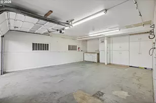 11240 NE Couch Ct, Portland, OR 97220 - Photo 34