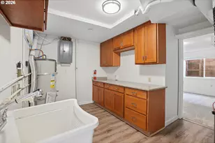 11240 NE Couch Ct, Portland, OR 97220 - Photo 24