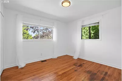 11240 NE Couch Ct, Portland, OR 97220 - Photo 20