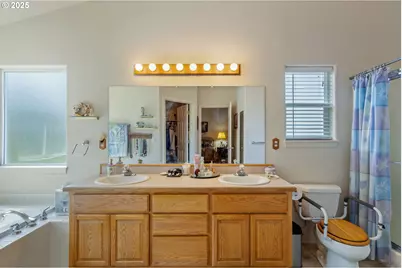 2730 Golfview Ave, Sutherlin, OR 97479 - Photo 24