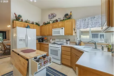 2730 Golfview Ave, Sutherlin, OR 97479 - Photo 12