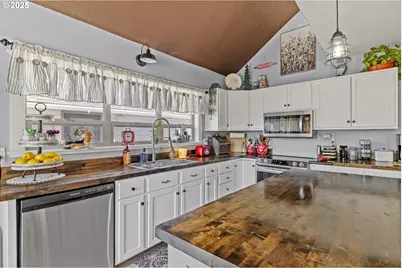 1753 20th St, Myrtle Point, OR 97458 - Photo 12