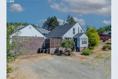 1753 20th St, Myrtle Point, OR 97458 - Photo 2